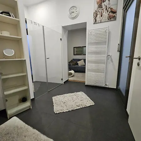 La Petite Blanche Köln