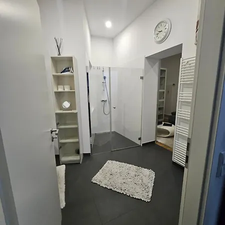 La Petite Blanche 3*